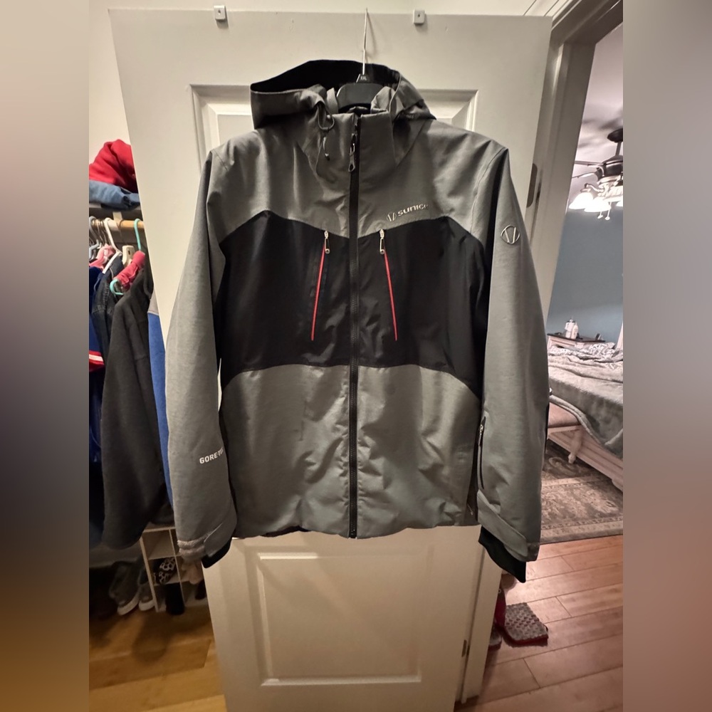 Men’s Sunice Goretex beautiful ski jacket size 2XL.